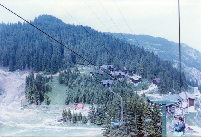 Pogled z gondole na maskiran helikopter na hotelom Golte dne 28. junija 1991 (Foto: Franc Kačičnik)